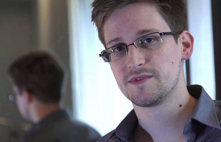 Сноуден выплатит властям США 5 млн долларов c продажи книги