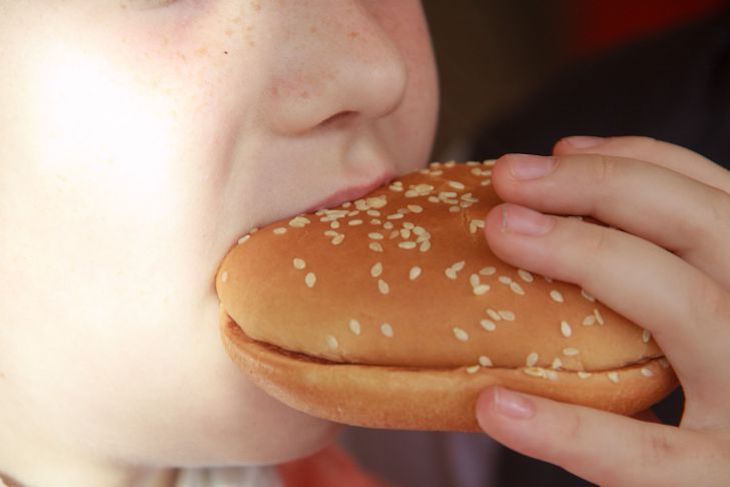 Не наказание, а фобия: Девочка 8 лет сидела на хлебе и воде Не наказание, а фобия: Девочка 8 лет сидела на хлебе и воде