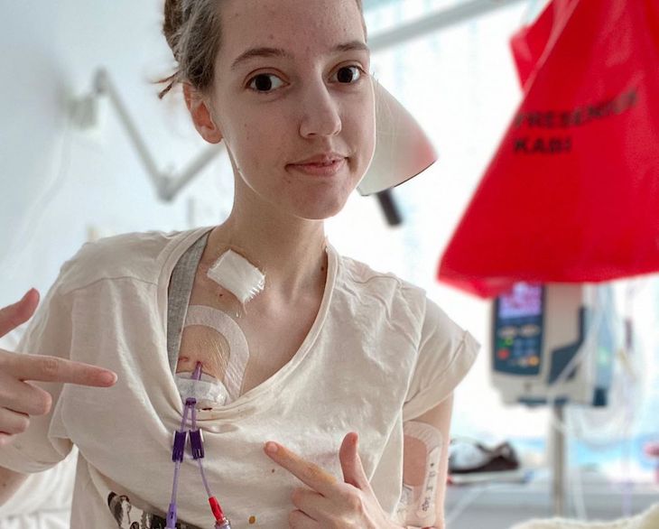 Это реальность, а не фильм: Девушка употребляет пищу при помощи своего сердца