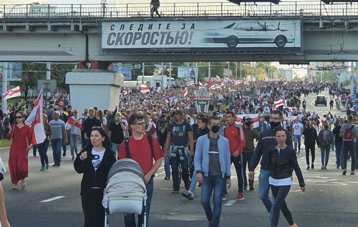 «Могут рассматривать вопрос о СОП». В Нацкомиссии по правам ребенка предупредили об ответственности за участие детей в митингах