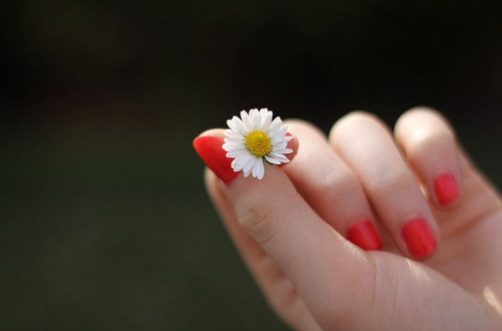 Ученые рассказали, как определить рак легких по состоянию ногтей