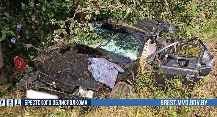 Вылетела из автомобиля. Смертельное ДТП произошло под Ганцевичами
