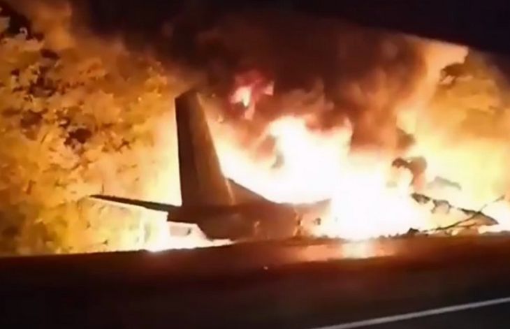 Появилось видео крушения самолета под Харьковом. Погибли более 20 человек