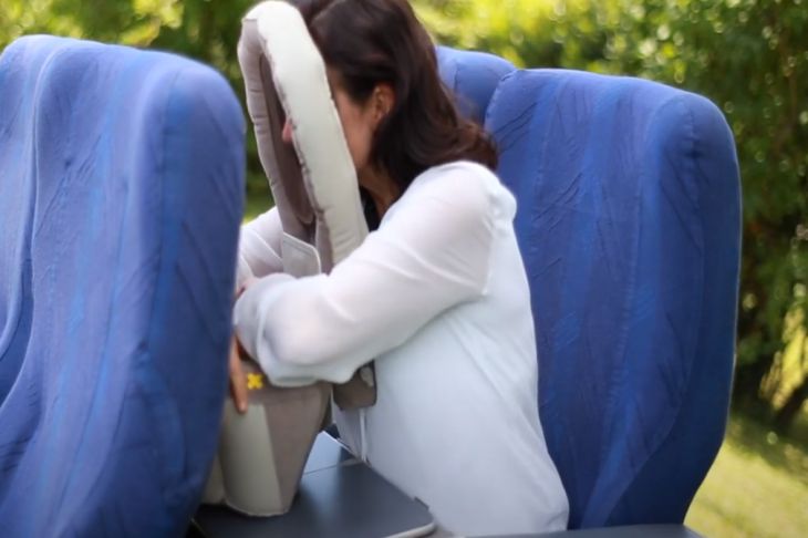 В Швейцарии представили идеальную подушку для сна в автомобиле