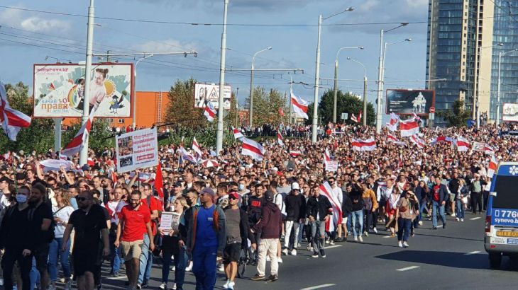 Прокуратура Минска устанавливает белорусов, которые ходили на митинги с детьми