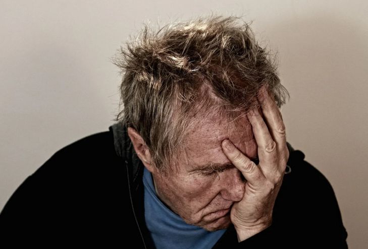 Как облегчить хронические боли у пожилых людей: советы ученых