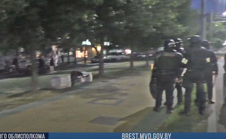 МВД: в Бресте за участие в «мирных» протестах предлагали водку