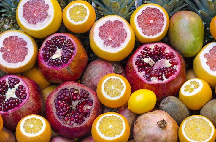 Медики назвали фрукт, замедляющий старение