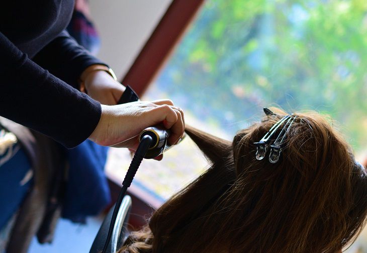 В Минске суд обязал салон выплатить клиентке компенсацию за испорченные волосы