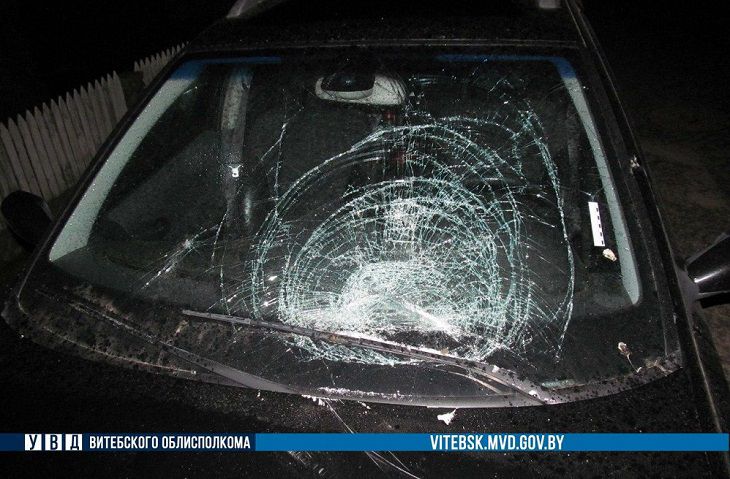 В Глубоком парень разбил окна школы и повредил автомобиль прокурора