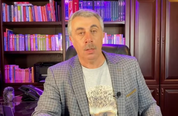 Доктор Комаровский рассказал, стоит ли школьникам носить защитные маски