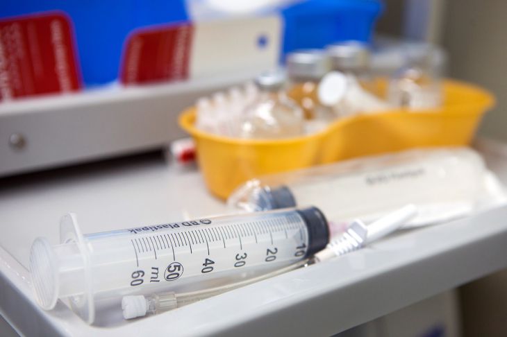 В Китае одобрена для испытаний вакцина от коронавируса в виде назального спрея