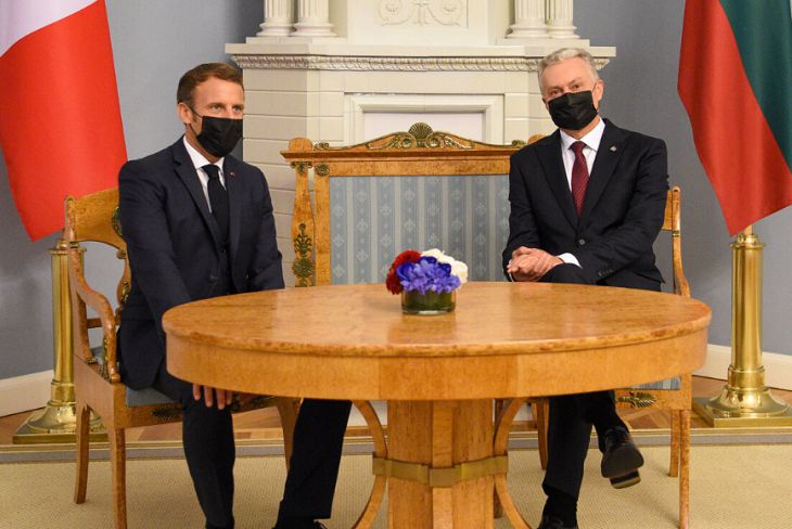 Макрон и Науседа выступили за скорейшее введение санкций ЕС против Беларуси