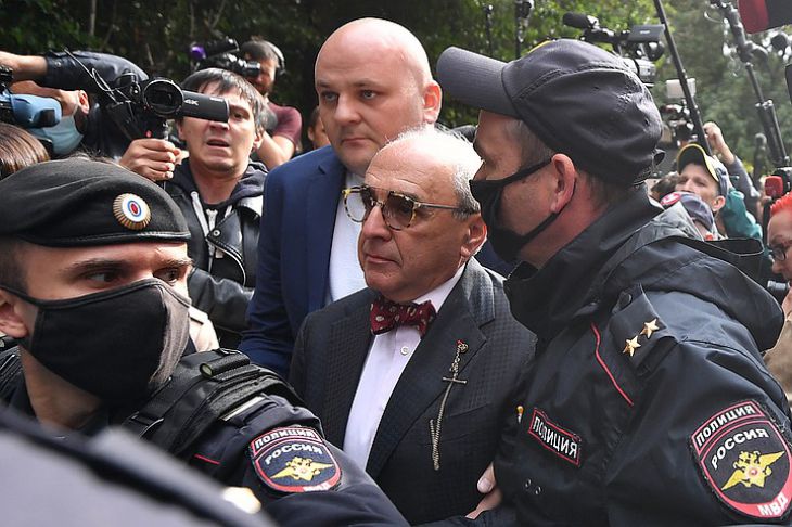 Стало известно, как Михаил Ефремов мог избежать реального срока