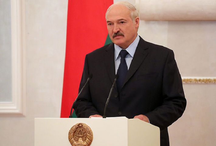 «Я готов защищать мою страну до конца». Лукашенко объяснил свое появление с автоматом