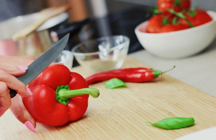 Простой рецепт фаршированных перцев в томатном соусе