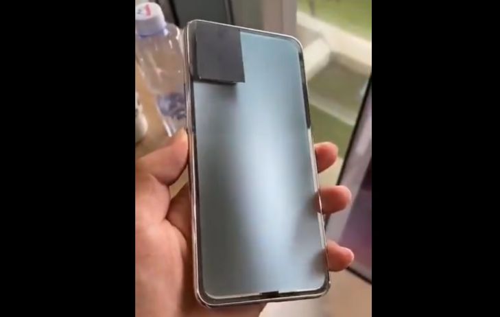 Первый в мире смартфон, способный обесцвечиваться, показан на видео Первый в мире смартфон, способный обесцвечиваться, показан на видео