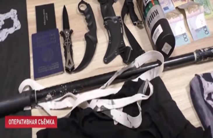 С ножами, дубинкой и балаклавой. СТВ показало, как ходят на акции протеста