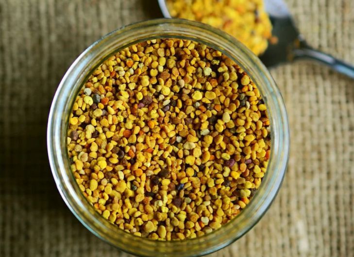 Диетологи назвали сладкую добавку, которая «вытягивает» лишний холестерин и токсины