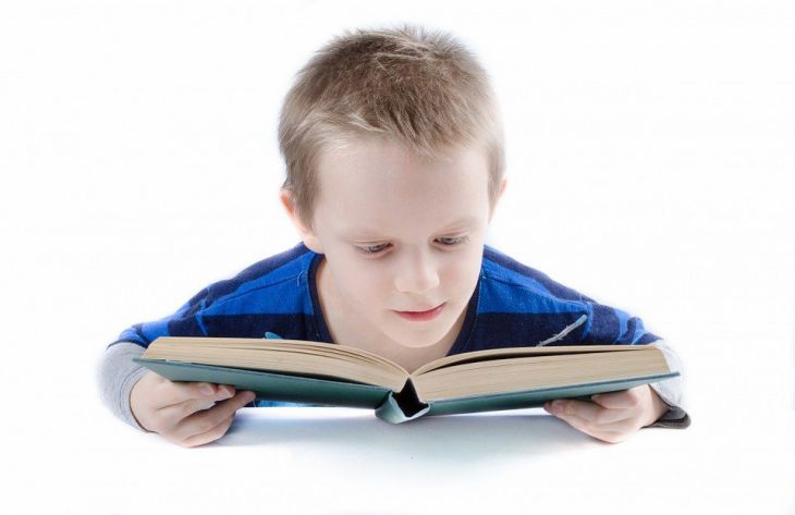 Педагог назвала 5 причин, почему стоит читать книги с детьми