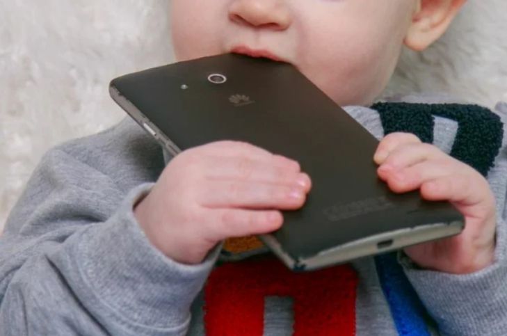 Доктор Мясников рассказал о неожиданной опасности смартфонов для детей