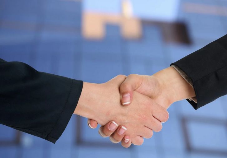 Медики рассказали, о чем может свидетельствовать слабое рукопожатие Медики рассказали, о чем может свидетельствовать слабое рукопожатие