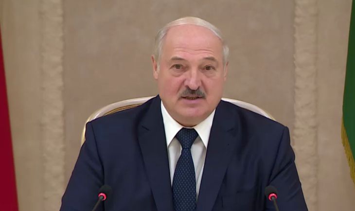 Лукашенко укорил Москву за один открытый авиарейс