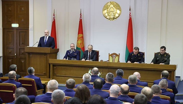 Лукашенко об интервенции извне: надо принять жесткие меры, чтобы остановить всякую дрянь, которая на это претендует