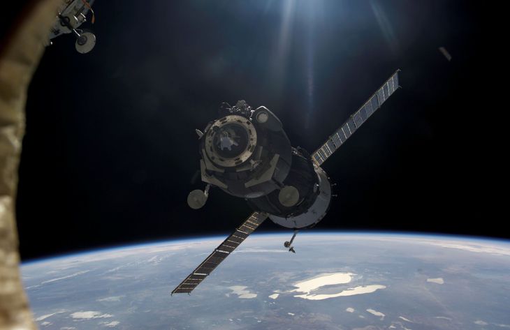 Космонавт рассказал, можно ли прочитать газету на Земле с борта МКС