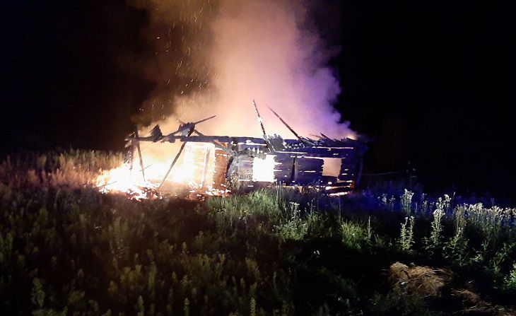 В Ганцевичском районе сотрудник МЧС в нерабочее время спас на пожаре пенсионера