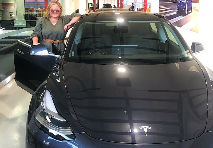 Не угоняйте Tesla: Угонщики рискнули увести автомобиль и теперь вряд ли им захочется даже подходить к нему