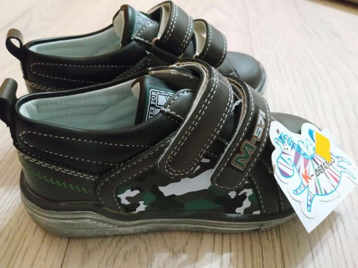 В магазинах Беларуси продавали опасную детскую обувь 