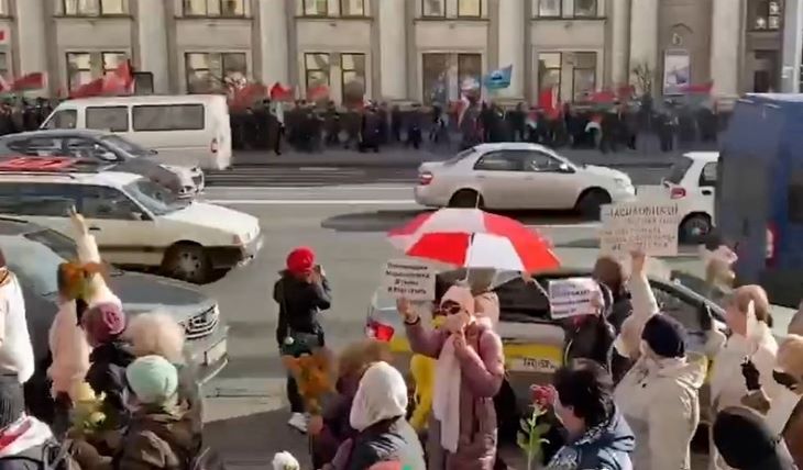 В центре Минска столкнулись пенсионеры, которые против Лукашенко и за него: вот что там произошло 