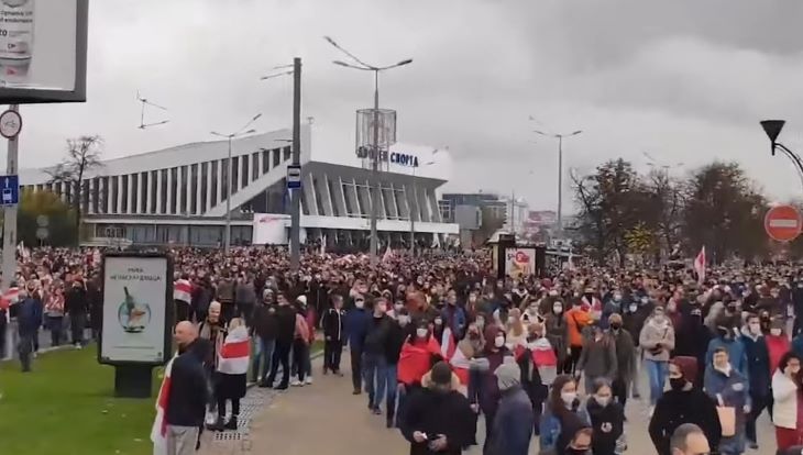 Стрельба, взрывы, тысячи людей на марше: как прошел 78-й день протестов в Минске Стрельба, взрывы, тысячи людей на марше: как прошел 78-й день протестов в Минске