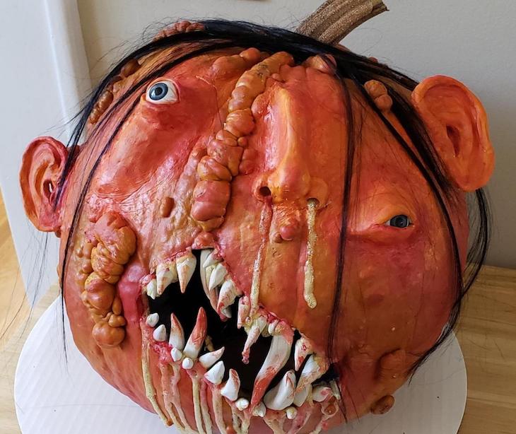 Сожги ее: Девушка решила сделать тыкву на Хеллоуин, но она проклята Сожги ее: Девушка решила сделать тыкву на Хеллоуин, но она проклята