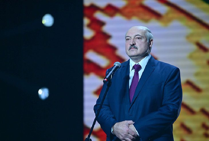 Лукашенко ответил Украине и Литве: Не надо в соседа бросать камнями. Разберитесь у себя Лукашенко ответил Украине и Литве: Не надо в соседа бросать камнями. Разберитесь у себя