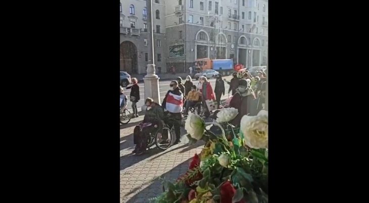 В Минске проходит Марш людей с инвалидностью: участники скандировали «Трибунал!» около здания КГБ 