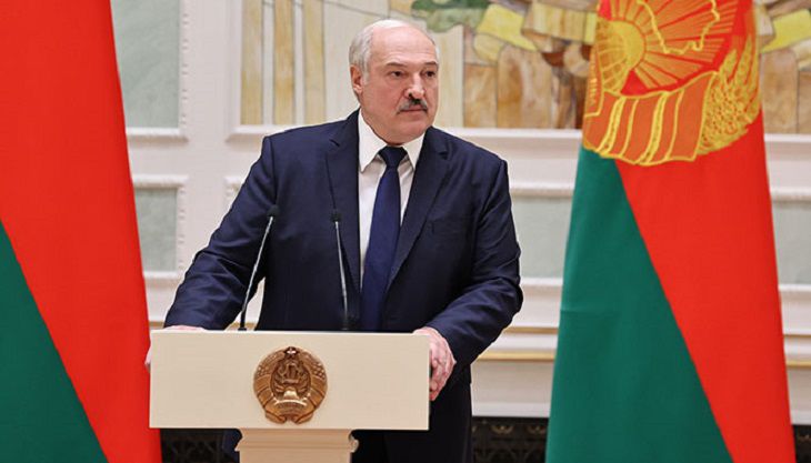 Нас долбали со всех сторон. Обстановка бешеная: Лукашенко о трудностях 2020-го года