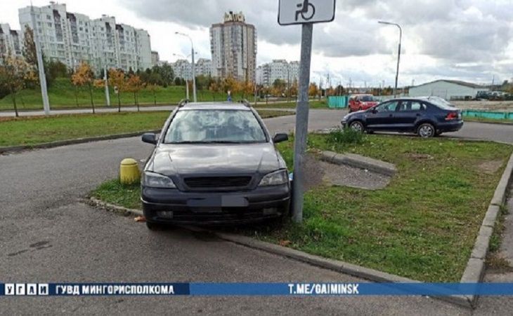 Смертельное ДТП в Минске: Opel влетел в столб