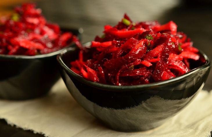 Готовим вкусный и полезный гарнир из свеклы с орехами