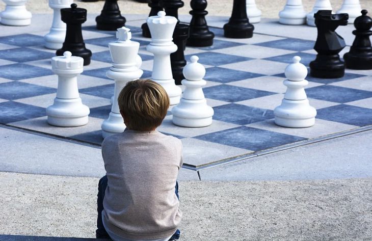 Ученые объяснили, почему детей стоит обучать игре в шахматы
