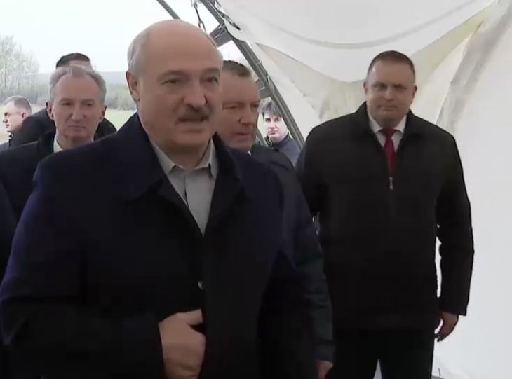 Лукашенко высказался об антиковидном лекарстве, психозе и продовольствии