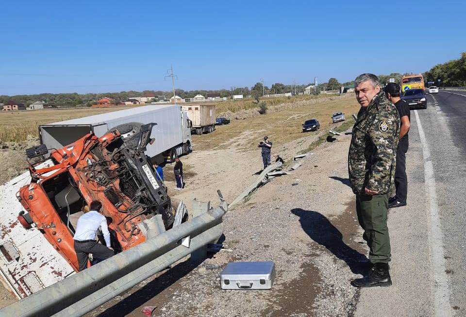В Дагестане школьный автобус попал в ДТП, есть погибшие. Задержан водитель-белорус