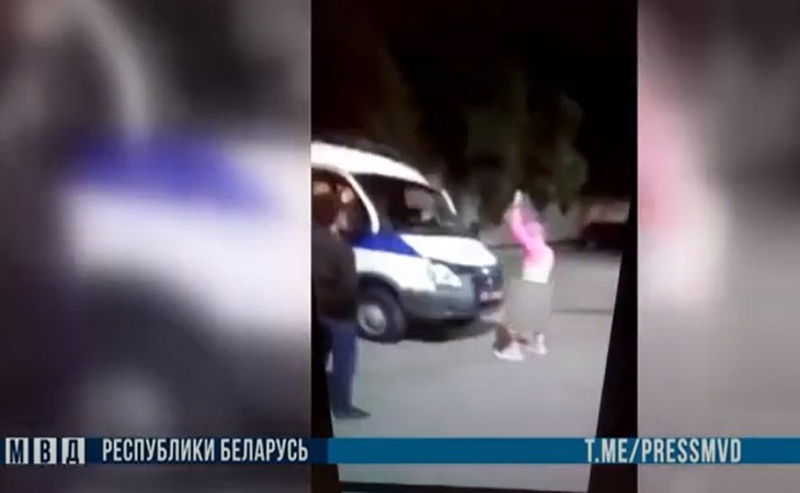 Житель Гродно демонстрировал гениталии перед машиной МВД: кадры