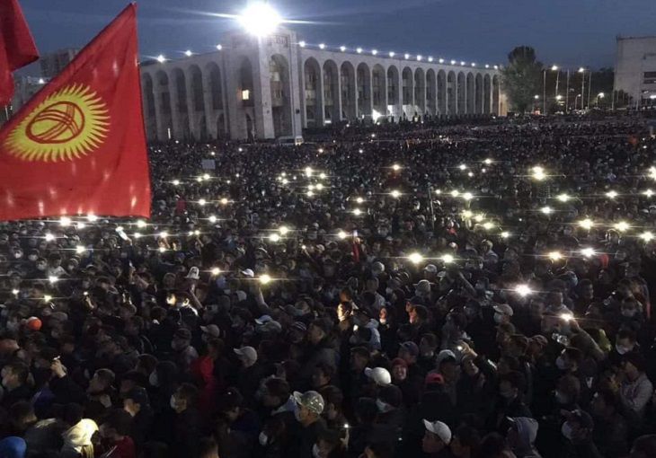 После протестов ЦИК Кыргызстана признал итоги выборов недействительными