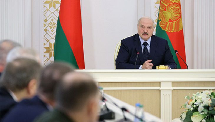 Лукашенко попросил не сравнивать протесты в Беларуси с Киргизией Лукашенко попросил не сравнивать протесты в Беларуси с Киргизией