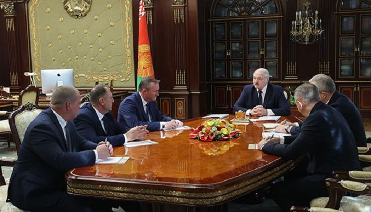 Лукашенко – чиновникам: «голову мне отвернут, а потом вам»