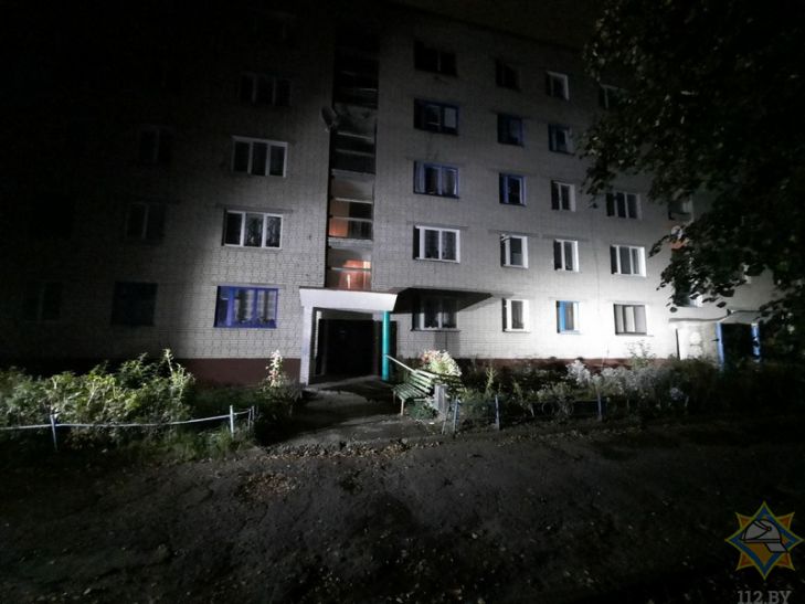 Пожар в Барановичах. Сотрудники МЧС спасли мужчину и эвакуировали 5 человек