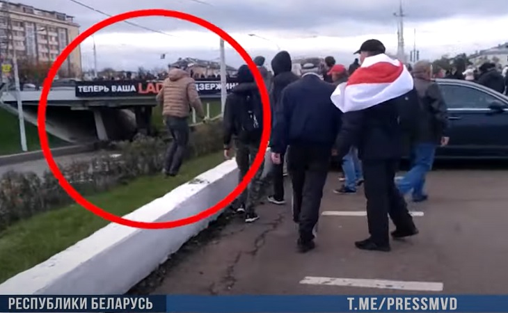 В Минске «Алмаз» задержал протестующих, которые забросали камнями автобус с милиционерами