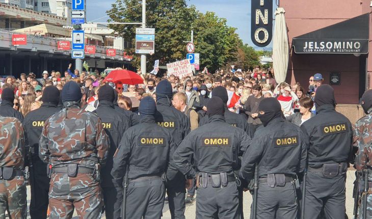 МВД Беларуси сравнило число участников акций протеста 17 октября и мероприятий в поддержку мира